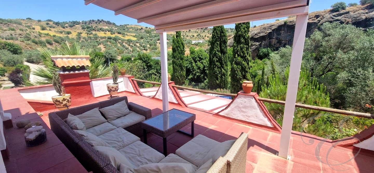 3 chambre Finca/Maison de Campagne à vendre à Comares avec piscine garage - 300 000 € (Ref: 9911893)
