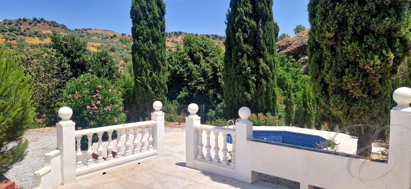 3 chambre Finca/Maison de Campagne à vendre à Comares avec piscine garage - 300 000 € (Ref: 9911893)