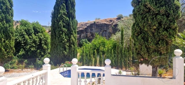 3 chambre Finca/Maison de Campagne à vendre à Comares avec piscine garage - 300 000 € (Ref: 9911893)