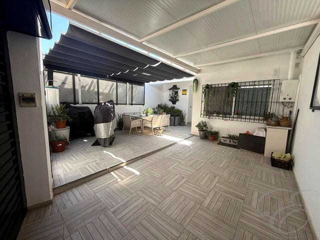 3 soveværelse Villa til salg i Torre del Mar, Vélez-Málaga med swimmingpool - € 445.000 (Ref: 9914887)