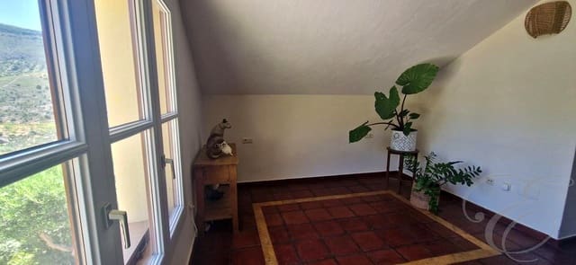 4 soveværelse Finca/Landehus til salg i Alcaucín med swimmingpool garage - € 499.000 (Ref: 9922853)