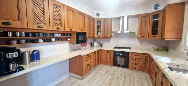 4 soveværelse Finca/Landehus til salg i Alcaucín med swimmingpool garage - € 499.000 (Ref: 9922853)