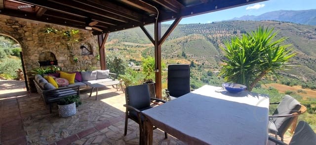 4 soveværelse Finca/Landehus til salg i Alcaucín med swimmingpool garage - € 499.000 (Ref: 9922853)