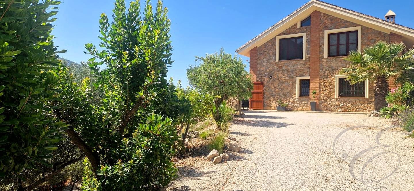 4 bedroom Finca/Country House for sale in Alcaucin with pool garage - € 499,000 (Ref: 9922853)
