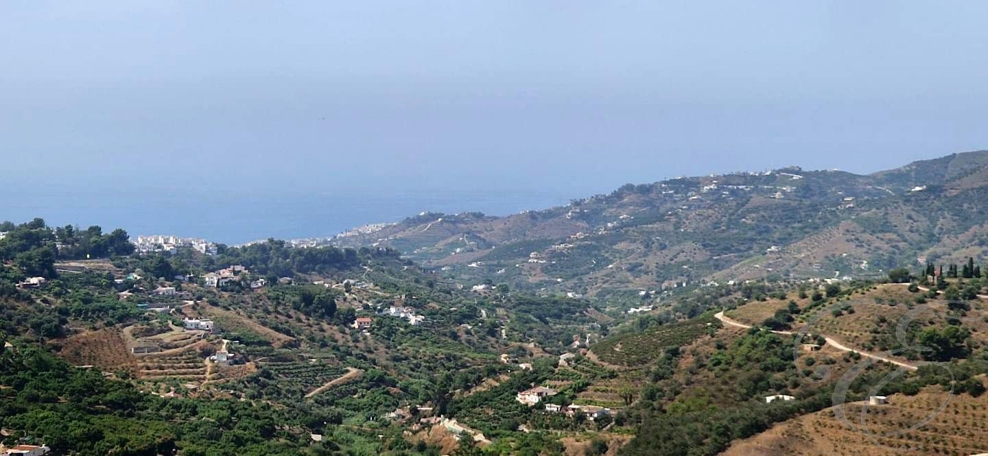 2 bedroom Flat for sale in Frigiliana with pool - € 349,000 (Ref: 9927932)