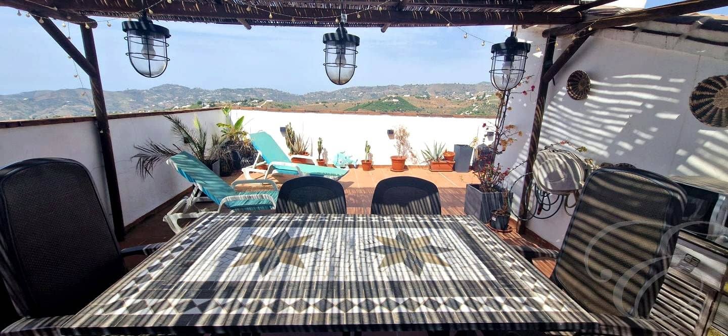 2 bedroom Flat for sale in Frigiliana with pool - € 349,000 (Ref: 9927932)
