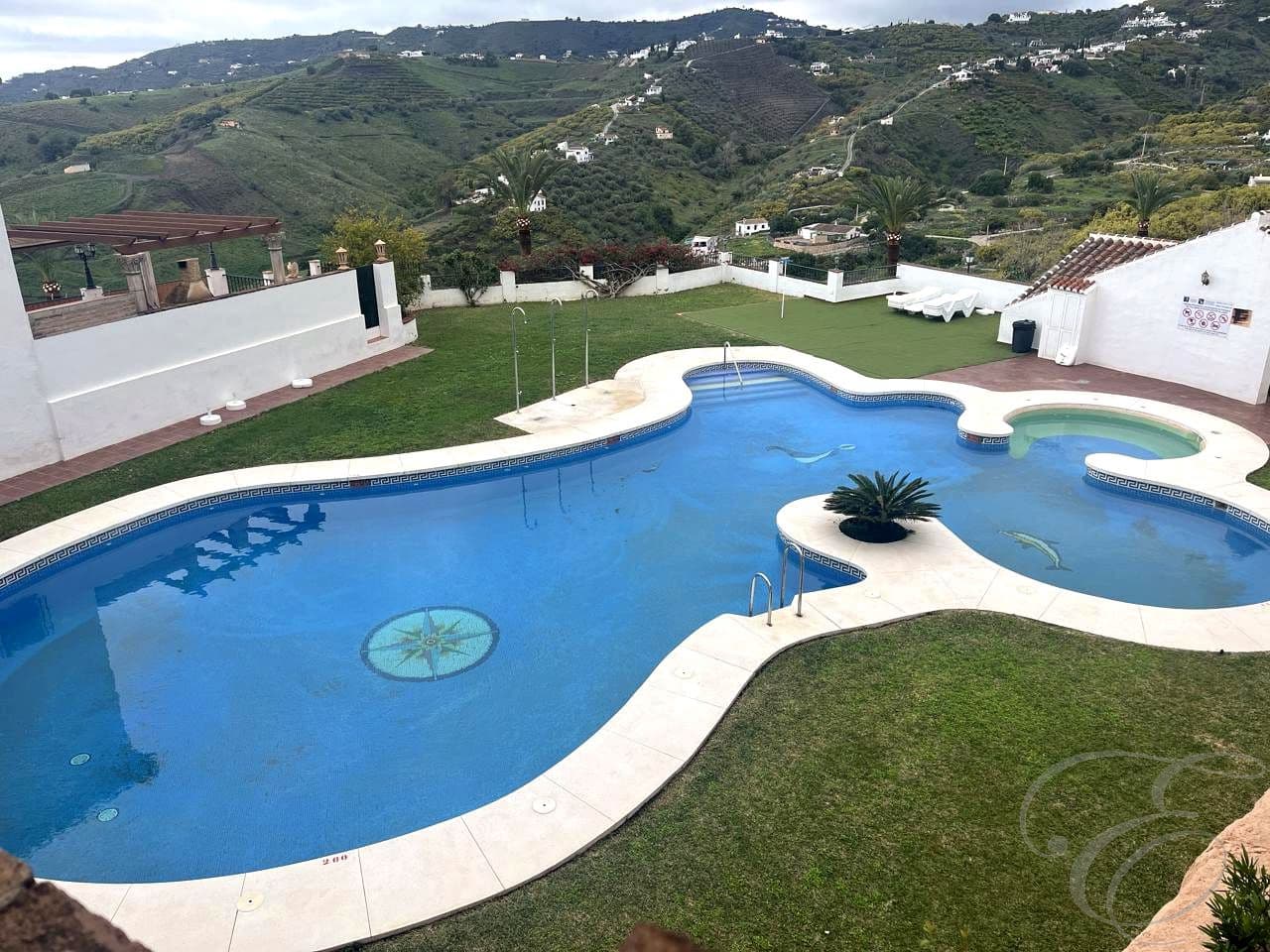 2 bedroom Flat for sale in Frigiliana with pool - € 349,000 (Ref: 9927932)