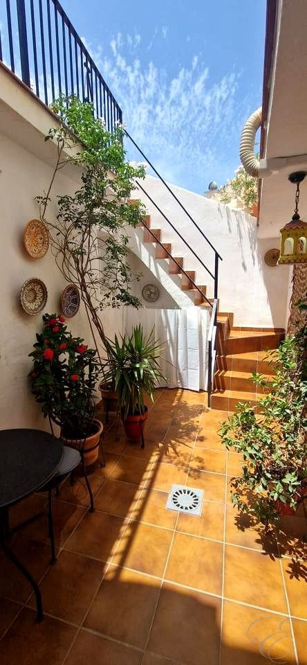 4 slaapkamer Villa te koop in Velez-Malaga - € 259.950 (Ref: 9928244)