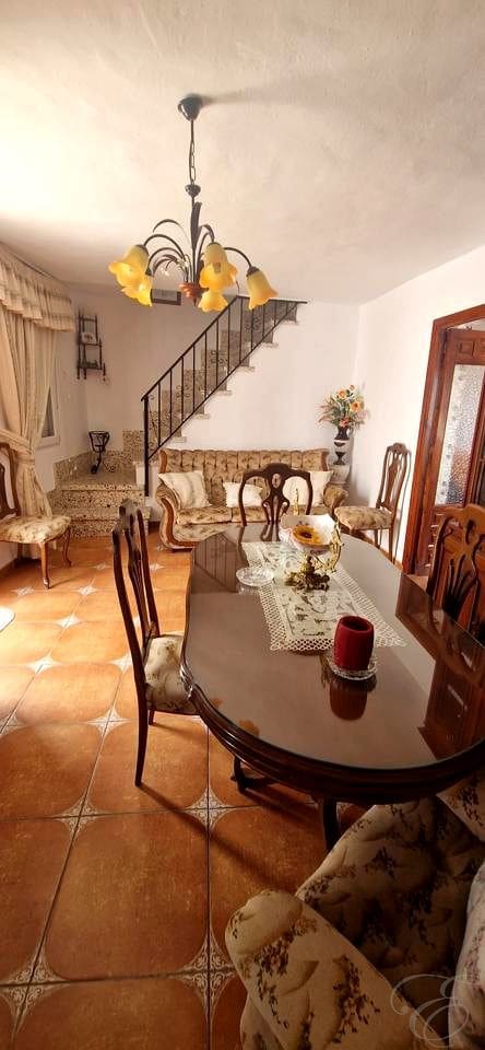 4 soveværelse Villa til salg i Competa - € 188.500 (Ref: 9928386)
