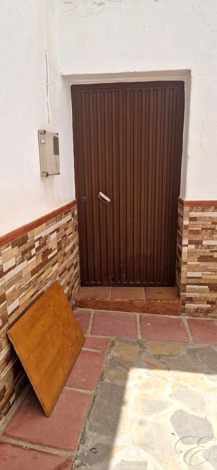 4 soveværelse Villa til salg i Competa - € 188.500 (Ref: 9928386)