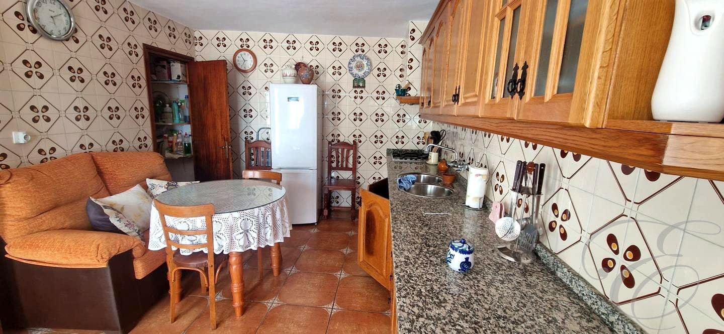 4 soveværelse Villa til salg i Competa - € 188.500 (Ref: 9928386)