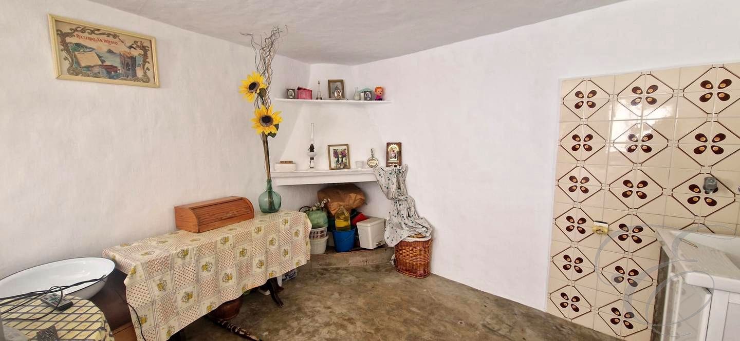 4 soveværelse Villa til salg i Competa - € 188.500 (Ref: 9928386)