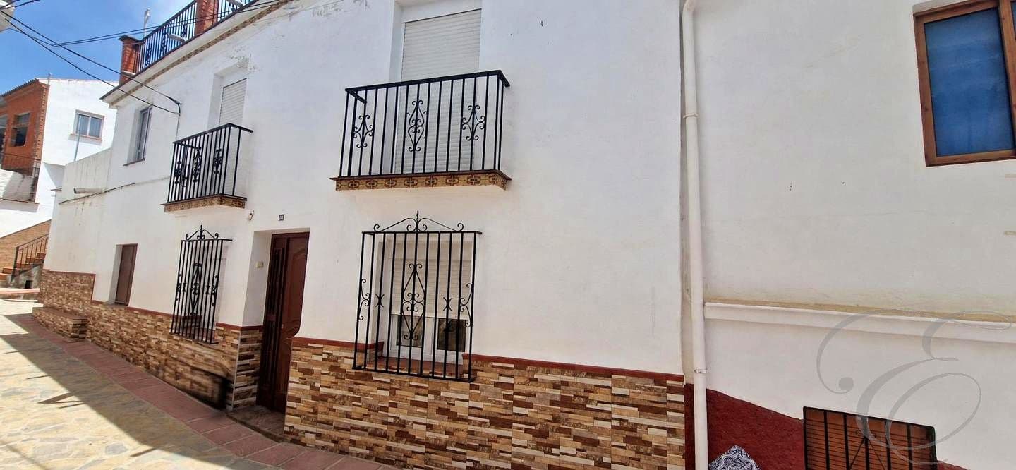 4 soveværelse Villa til salg i Competa - € 188.500 (Ref: 9928386)