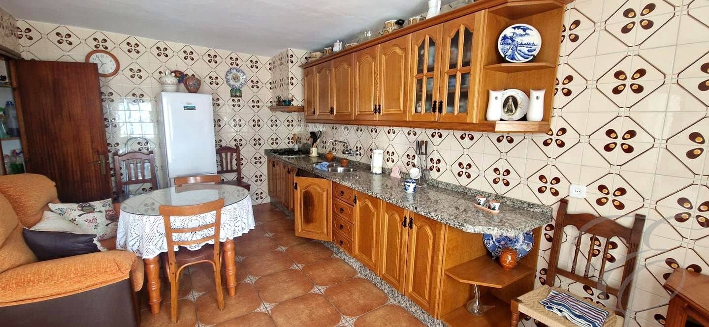 4 soveværelse Villa til salg i Competa - € 188.500 (Ref: 9928386)