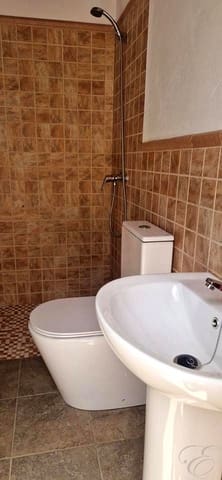 4 soverom Villa til salgs i Antequera med garasje - € 199 000 (Ref: 9932526)