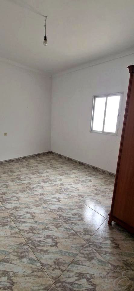 4 soverom Villa til salgs i Antequera med garasje - € 199 000 (Ref: 9932526)