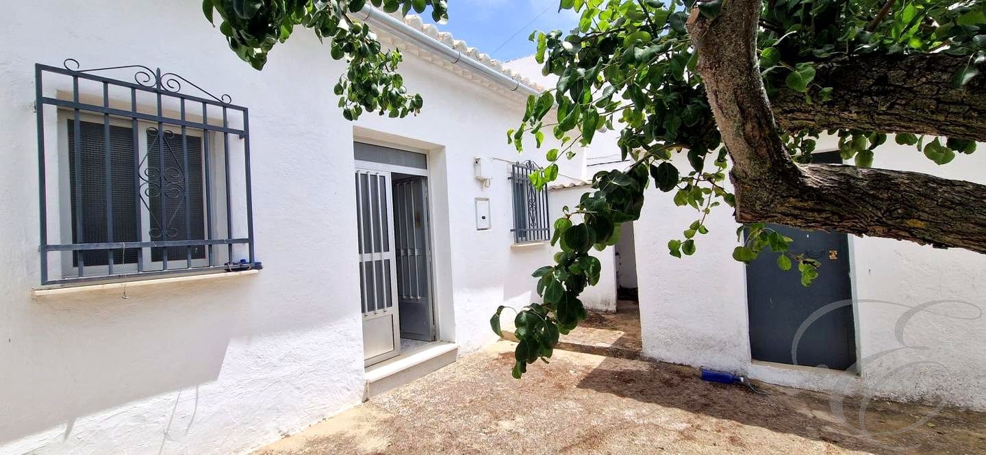 4 soverom Villa til salgs i Antequera med garasje - € 199 000 (Ref: 9932526)