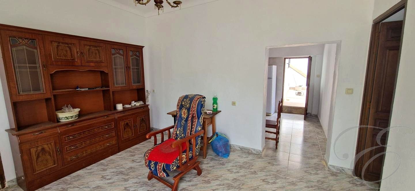 4 soverom Villa til salgs i Antequera med garasje - € 199 000 (Ref: 9932526)