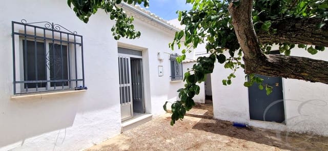 4 soverom Villa til salgs i Antequera med garasje - € 199 000 (Ref: 9932526)