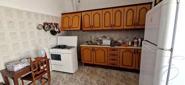 4 soverom Villa til salgs i Antequera med garasje - € 199 000 (Ref: 9932526)