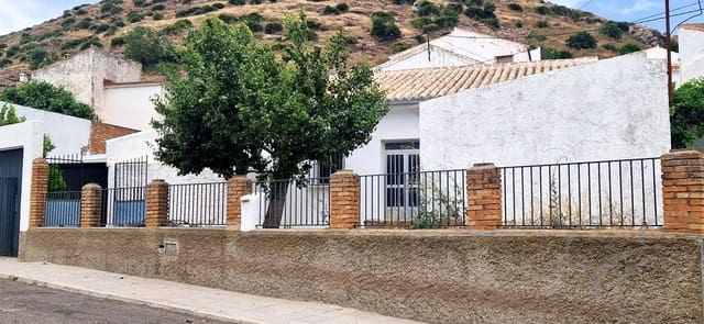 4 soverom Villa til salgs i Antequera med garasje - € 199 000 (Ref: 9932526)
