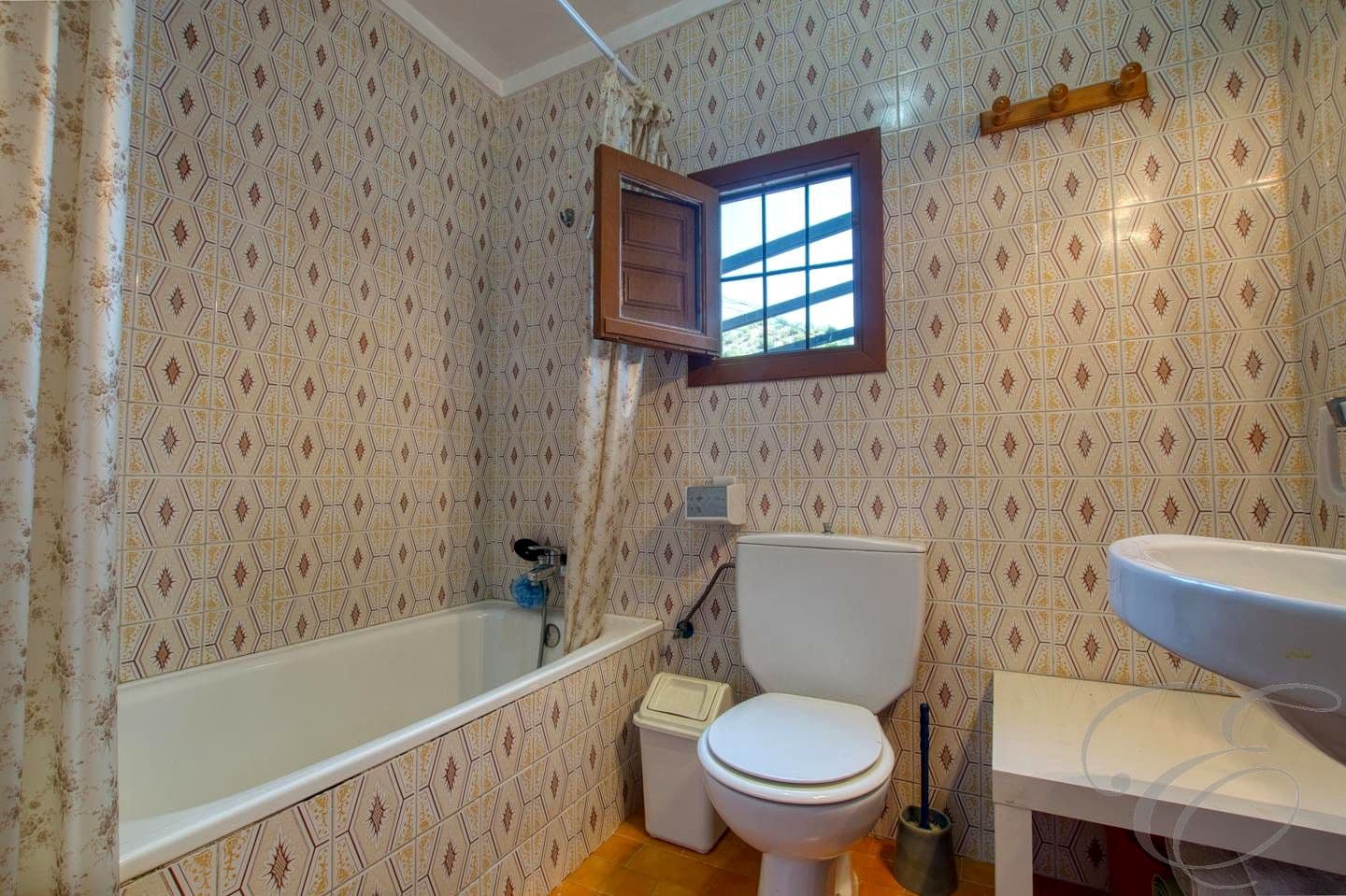 3 bedroom Villa for sale in Vinuela - € 195,000 (Ref: 9956568)