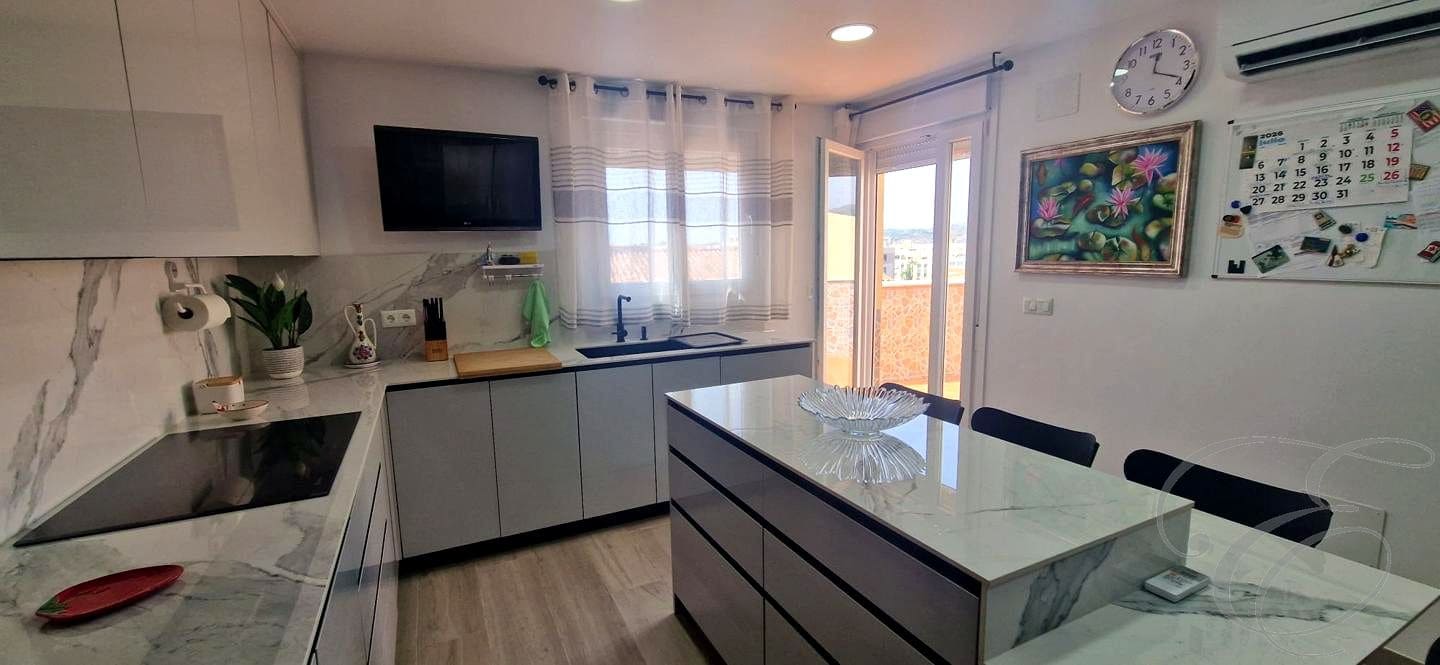 4 slaapkamer Flat te koop in Velez-Malaga met garage - € 398.000 (Ref: 9972209)