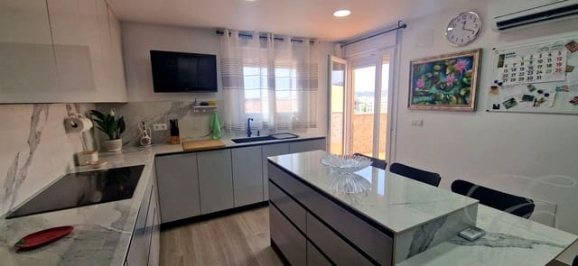 4 slaapkamer Flat te koop in Vélez-Málaga met garage - € 398.000 (Ref: 9972209)