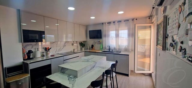 4 slaapkamer Flat te koop in Vélez-Málaga met garage - € 398.000 (Ref: 9972209)