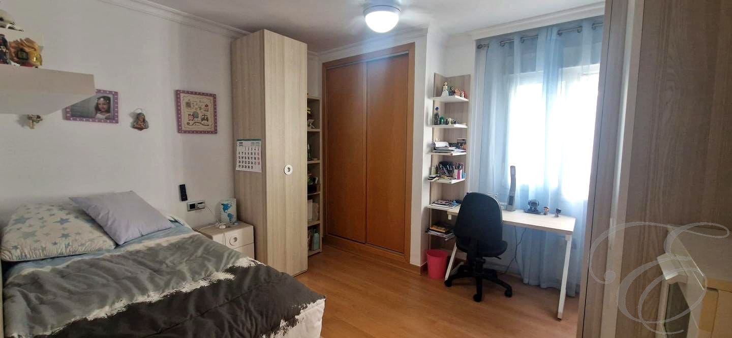 4 slaapkamer Flat te koop in Velez-Malaga met garage - € 398.000 (Ref: 9972209)