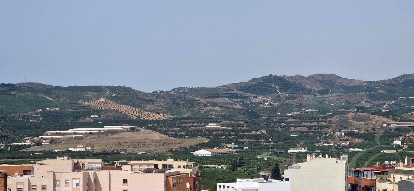 4 slaapkamer Flat te koop in Velez-Malaga met garage - € 398.000 (Ref: 9972209)