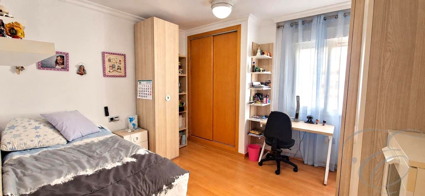 Piso de 4 habitaciones en Vélez-Málaga en venta con garaje - 398.000 € (Ref: 9972209)