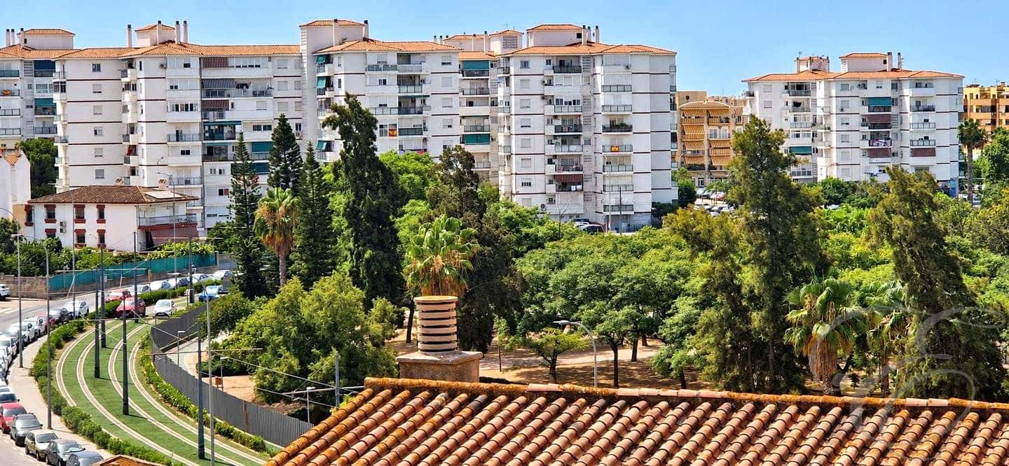 Piso de 4 habitaciones en Vélez-Málaga en venta con garaje - 398.000 € (Ref: 9972209)