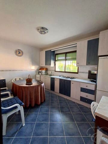 4 slaapkamer Villa te koop in Loja met zwembad garage - € 269.900 (Ref: 9992013)