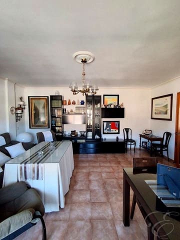 4 slaapkamer Villa te koop in Loja met zwembad garage - € 269.900 (Ref: 9992013)