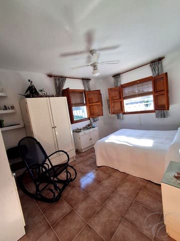 4 slaapkamer Villa te koop in Loja met zwembad garage - € 269.900 (Ref: 9992013)