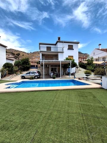 4 slaapkamer Villa te koop in Loja met zwembad garage - € 269.900 (Ref: 9992013)
