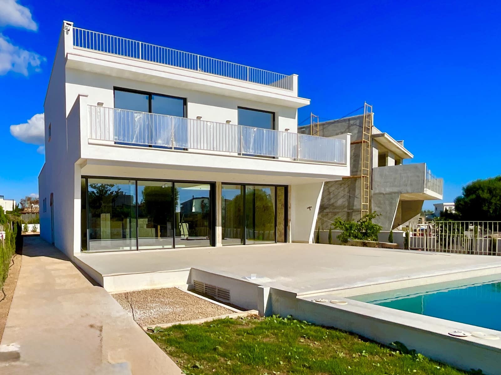 3 slaapkamer Rijtjeshuis te koop in Portocolom met zwembad garage - € 1.750.000 (Ref: 10165403)
