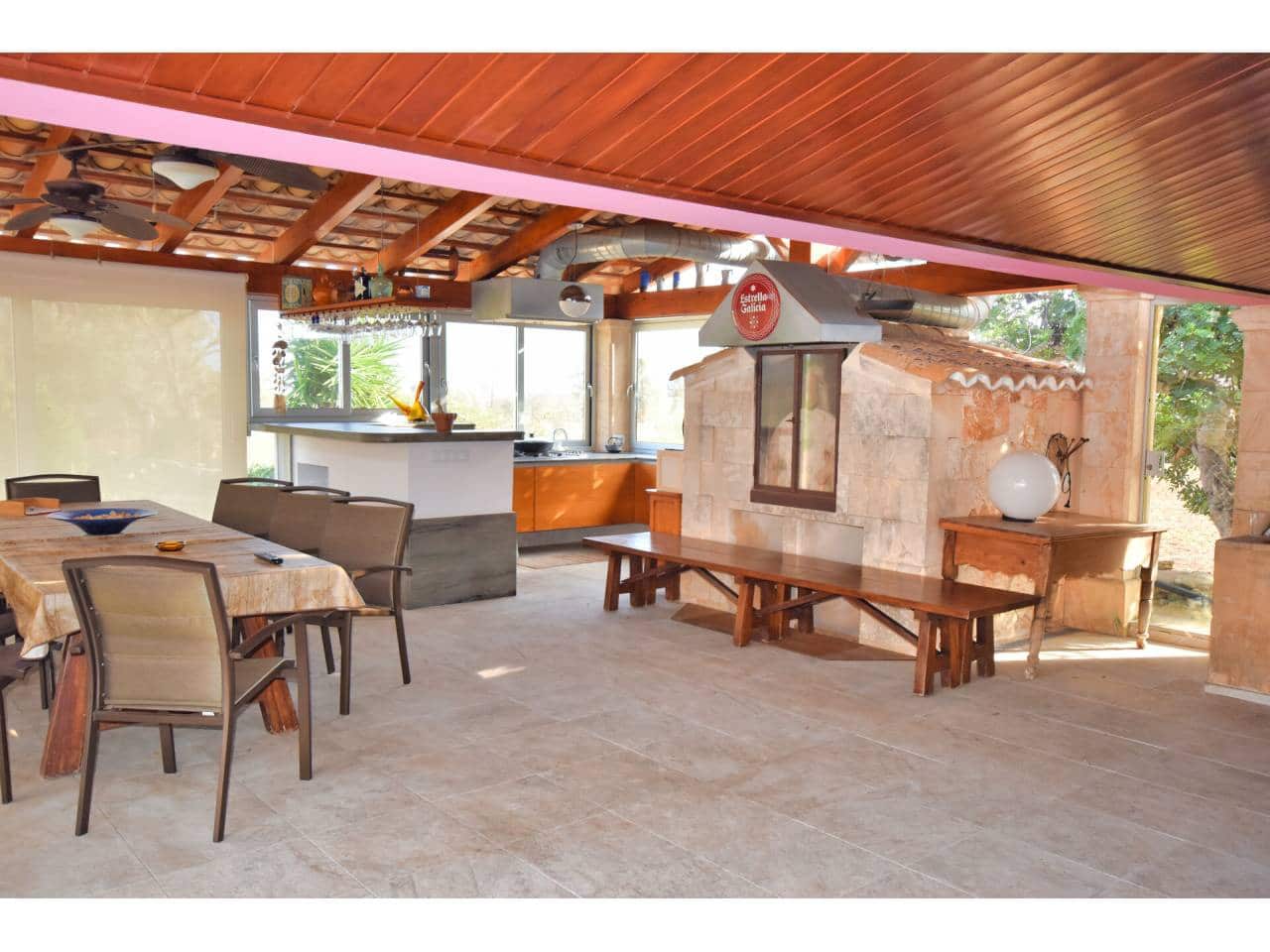 4 soveværelse Finca/Landehus til salg i Ca'n Picafort med swimmingpool garage - € 1.999.000 (Ref: 7965608)