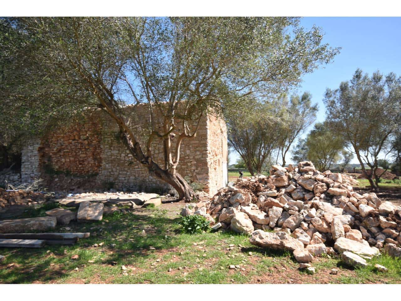 4 bedroom Finca/Country House for sale in Sant Llorenc des Cardassar with pool - € 799,000 (Ref: 9719185)