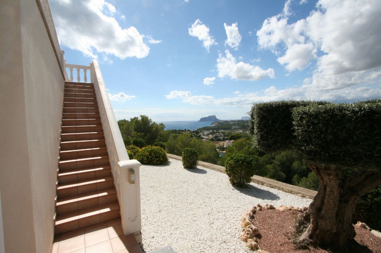 3 bedroom Villa for sale in Moraira with pool garage - € 1,590,000 (Ref: 4205507)