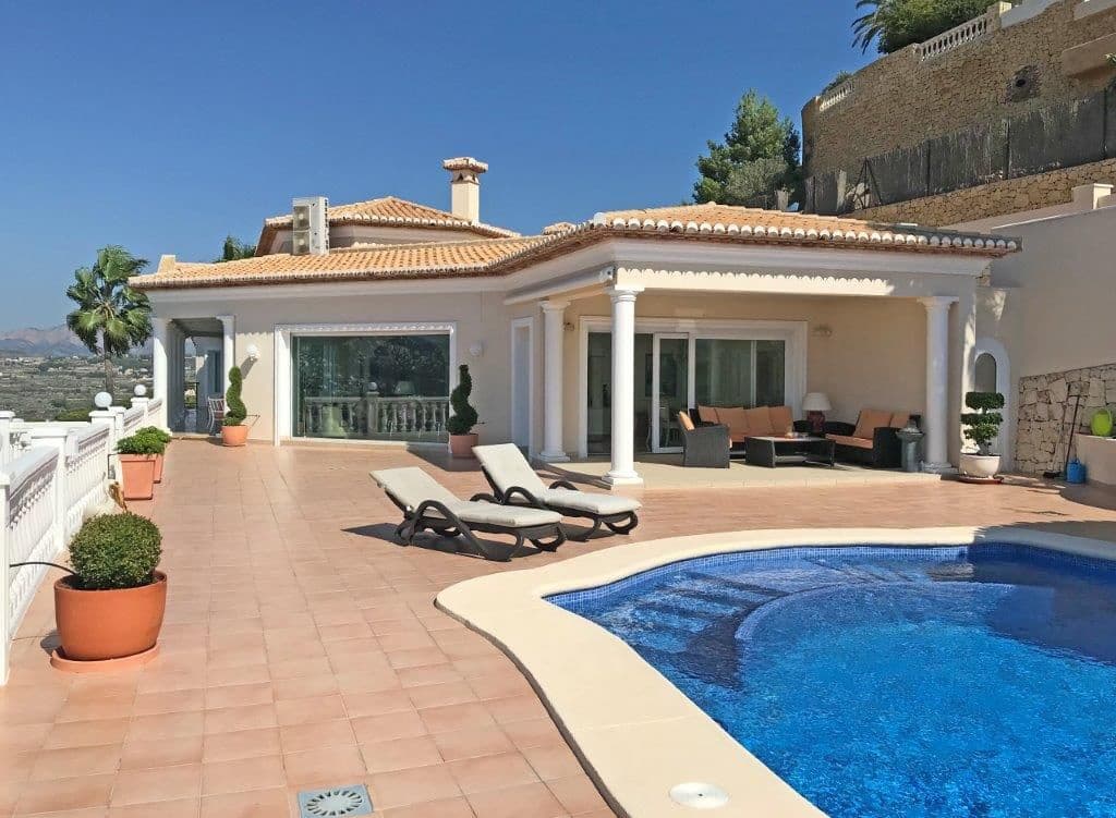 3 bedroom Villa for sale in Moraira with pool garage - € 1,590,000 (Ref: 4205507)