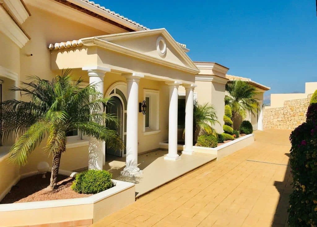 3 bedroom Villa for sale in Moraira with pool garage - € 1,590,000 (Ref: 4205507)