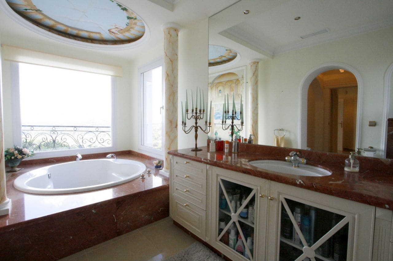 3 bedroom Villa for sale in Moraira with pool garage - € 1,590,000 (Ref: 4205507)