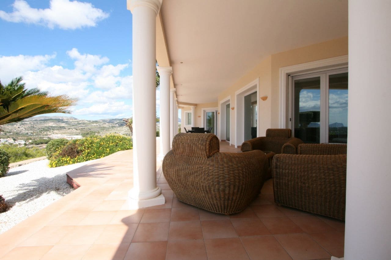 3 bedroom Villa for sale in Moraira with pool garage - € 1,590,000 (Ref: 4205507)
