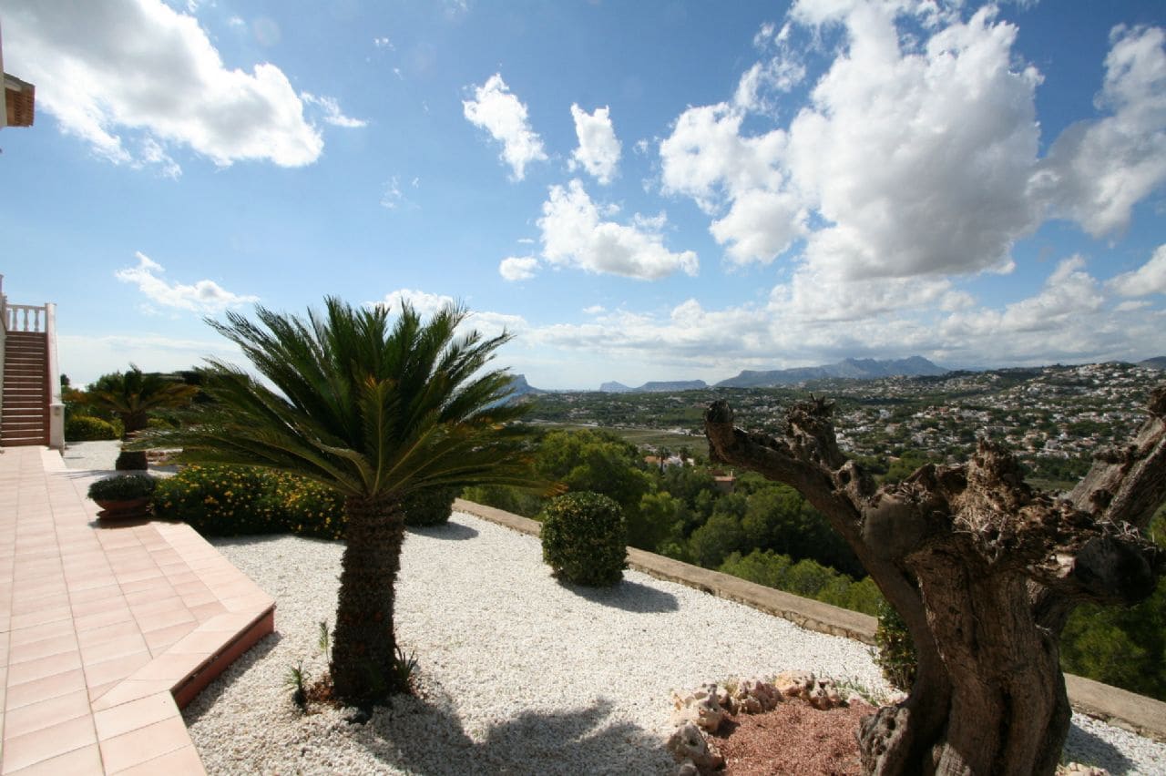 3 bedroom Villa for sale in Moraira with pool garage - € 1,590,000 (Ref: 4205507)