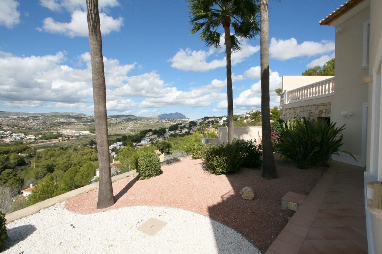 3 bedroom Villa for sale in Moraira with pool garage - € 1,590,000 (Ref: 4205507)