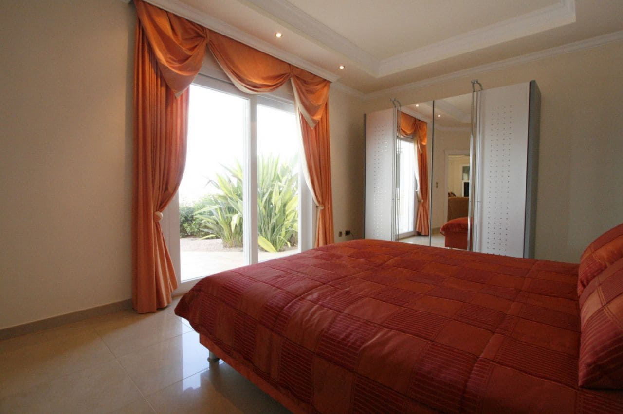 3 bedroom Villa for sale in Moraira with pool garage - € 1,590,000 (Ref: 4205507)