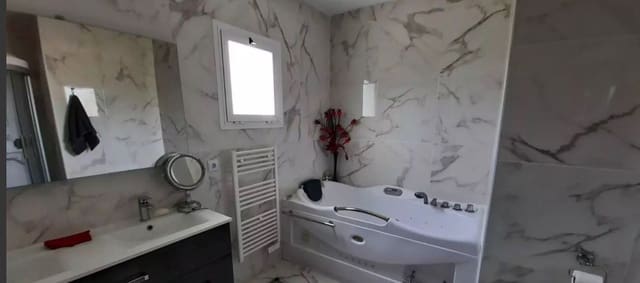 5 soveværelse Villa til salg i Alfaz del Pi / L'Alfàs del Pi med swimmingpool - € 675.000 (Ref: 7056041)