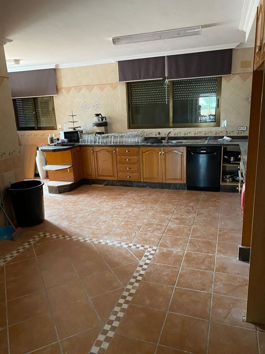 6 bedroom Villa for sale in Altea with pool garage - € 1,950,000 (Ref: 7056043)